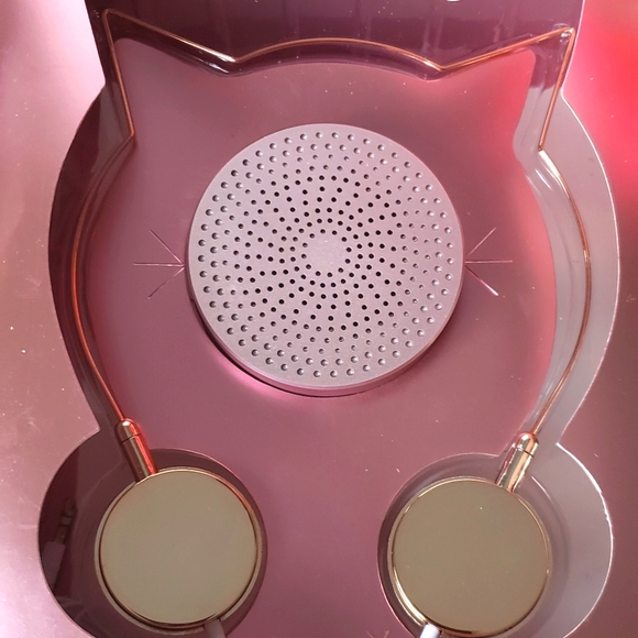 Party Girl 6 Piece Set w/Headphones - Picture 3 of 11